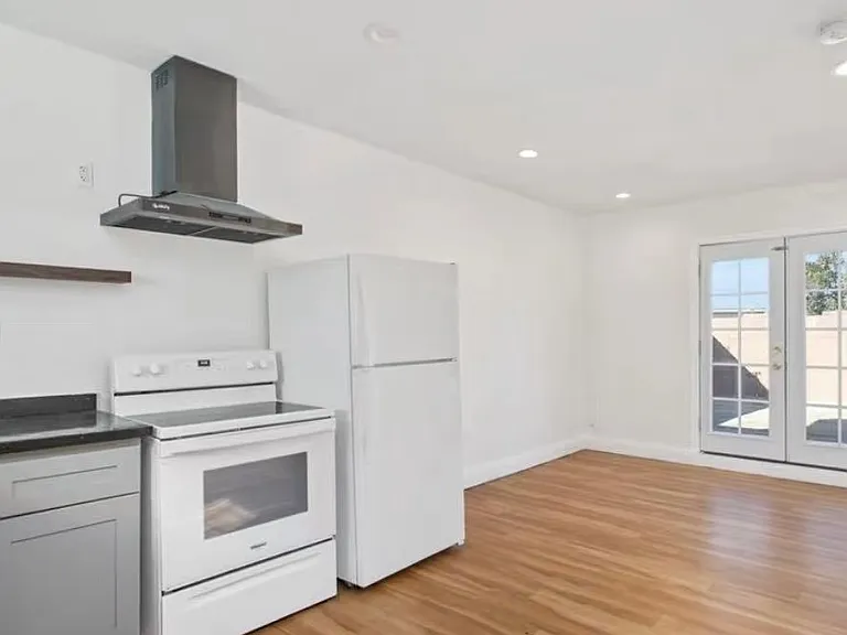 423 Willow Ave #423 — Photo 6