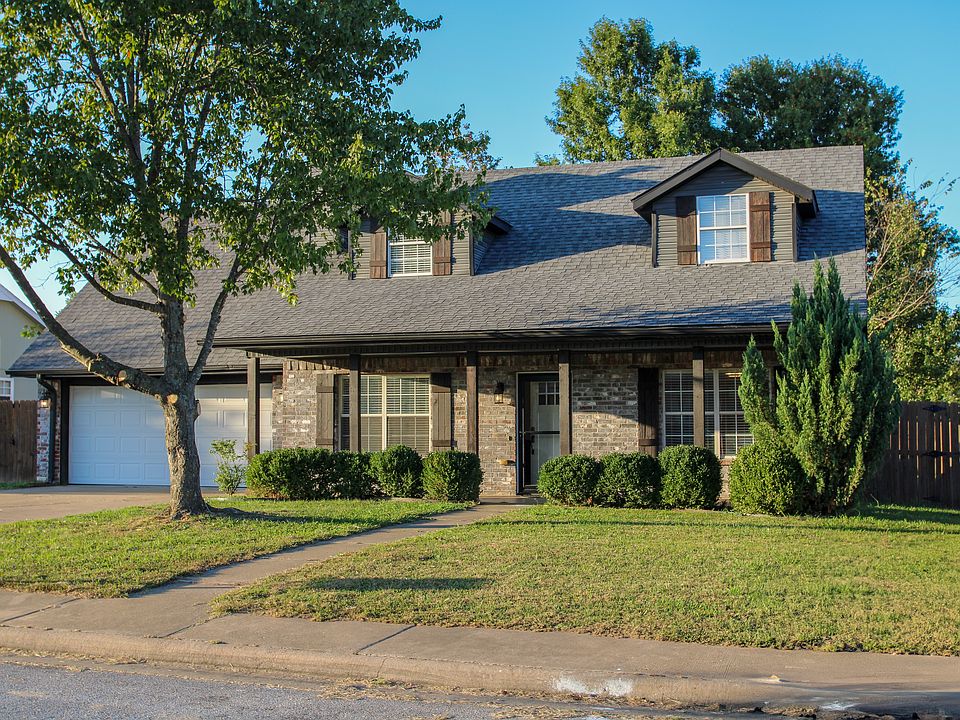 1st image of 2711 W Bishop Dr