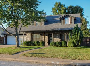 2711 W Bishop Dr, Rogers, AR 72756