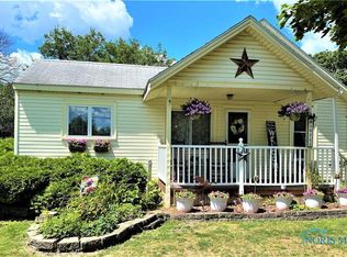 28711 Tracy Rd, Walbridge, OH 43465