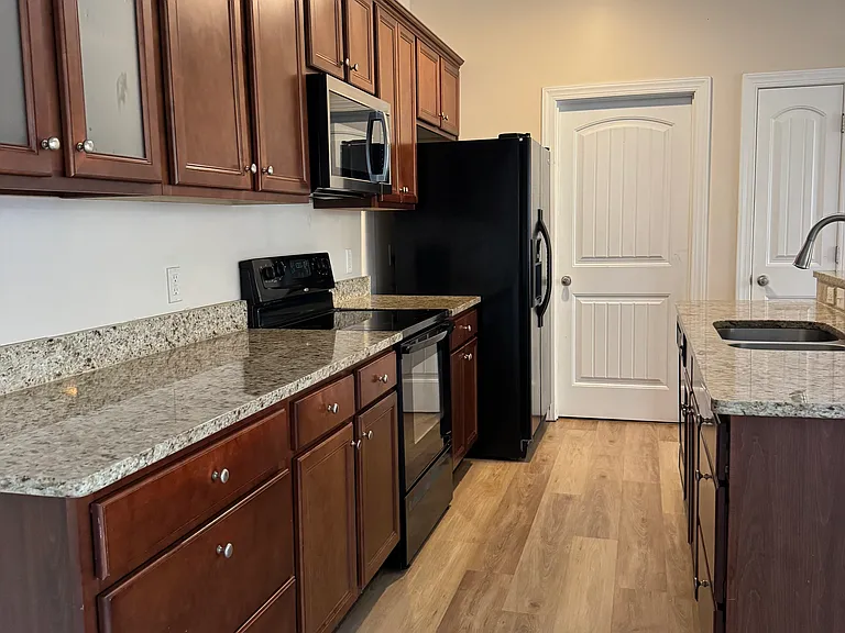 1100 Paddock Park Cir — Photo 6