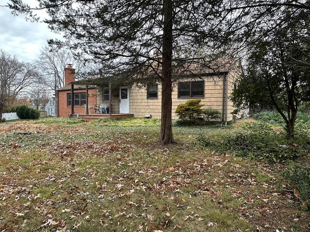 Building Photo - 601 Madison St