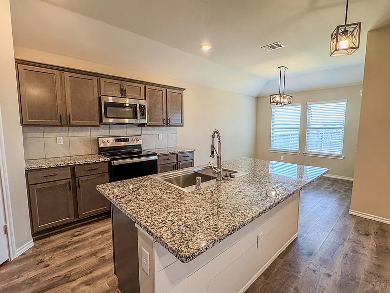 801 Meadow Creek Ln — Photo 5