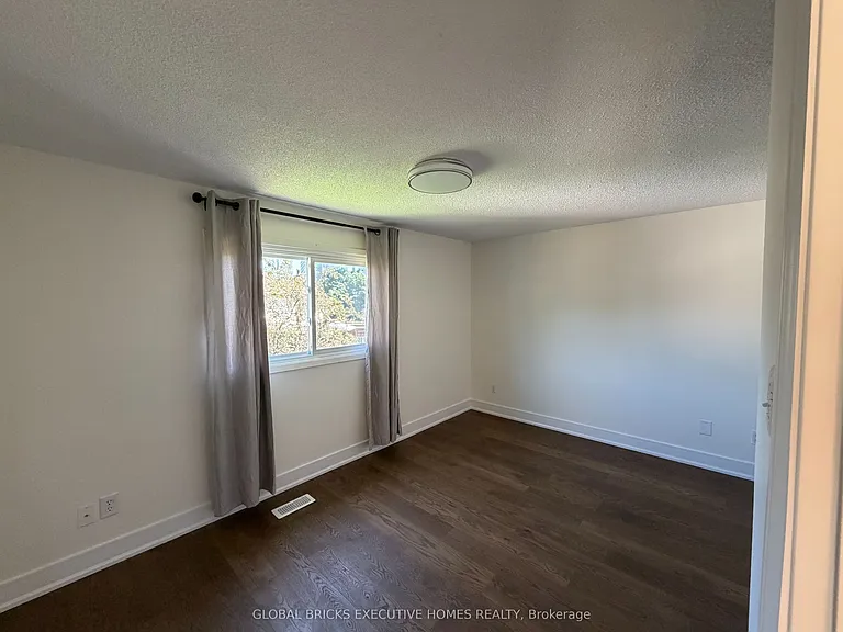 730 Queensbridge Dr — Photo 19