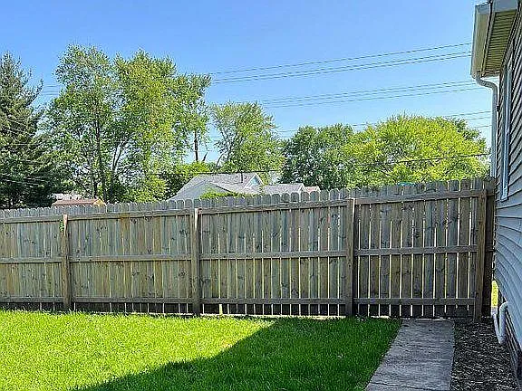 3 bed, 1305 sqft, $1,400 — Photo 4