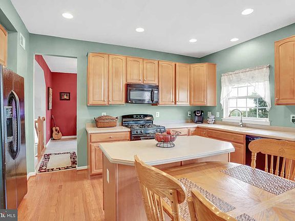 3rd image of 102 Half Penny Ct