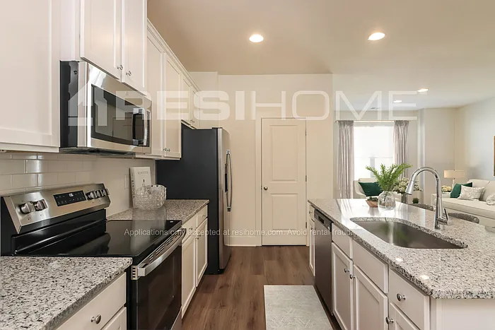 3 bed, 2.5 bath, 1685 sqft, $1,949 — Photo 4
