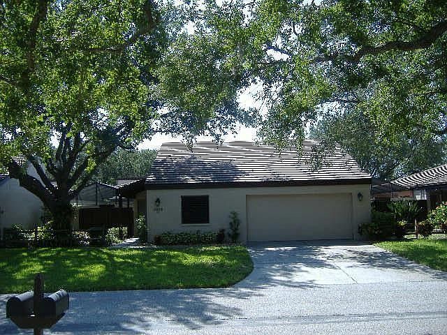 1st image of 3928 Glen Oaks Manor Dr