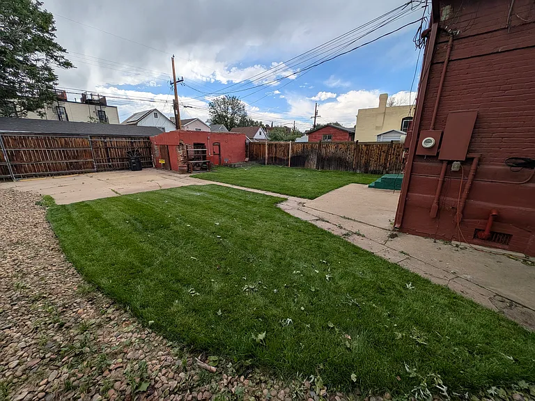 2929 Curtis St #B — Photo 14