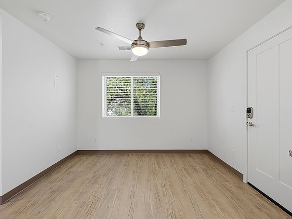 3rd image of 533 W Gurley St #5