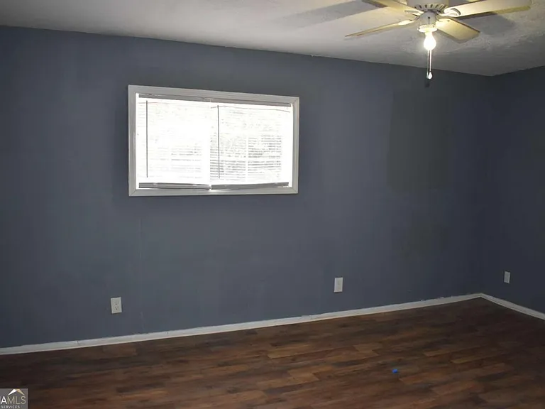 382 Cowan St — Photo 11
