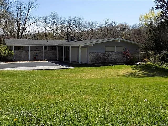 246 Horseshoe Dr photo 1