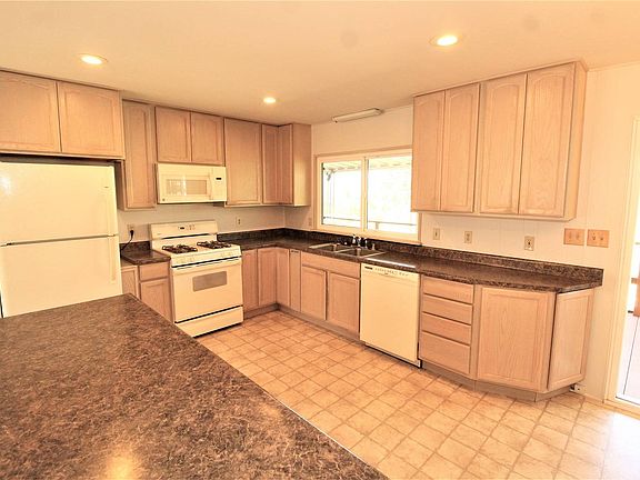 5th image of 1120 Pepper Dr #37B