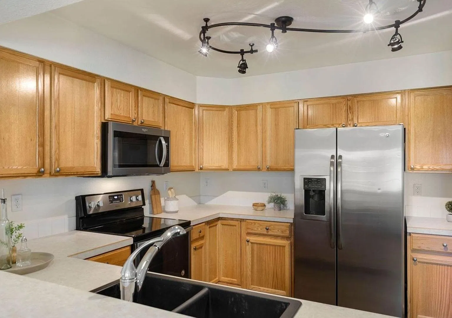 Cozy 2 Bedroom, 3 Bath Townhome located in Fort Collins! — Photo 4