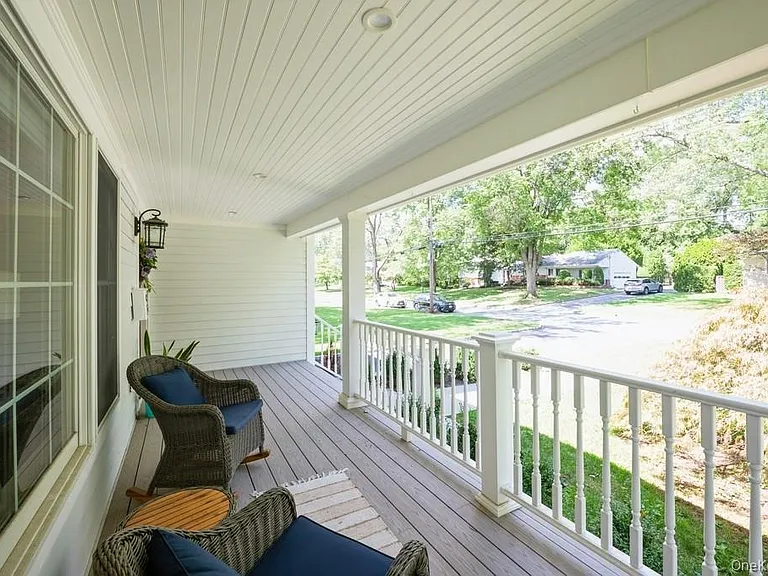 24 Sleepy Hollow Rd — Photo 5