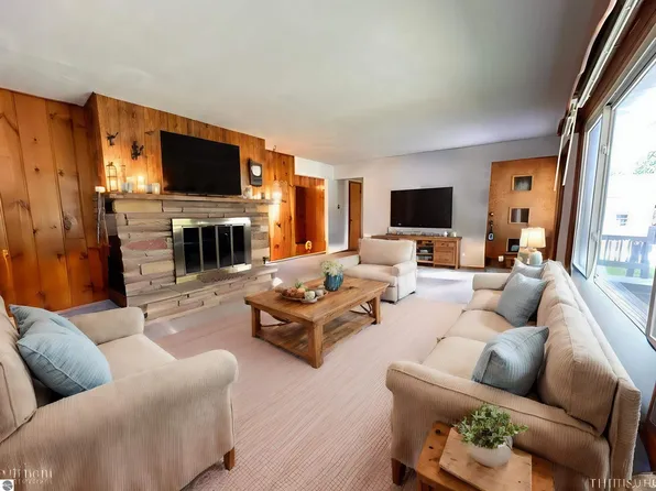 4275 W Mill Rd, Grawn, MI 49637