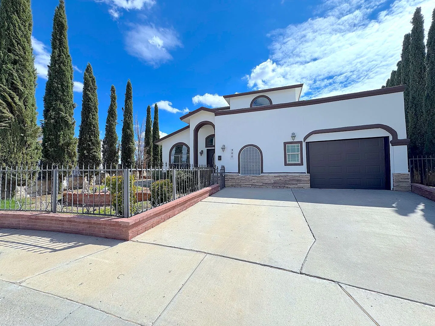 East El Paso 4bed/3.5bath Refrig A/C with Casita Perfect for Large Families! — Photo 1