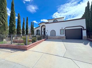300 Horizon View Dr, Horizon City, TX 79928