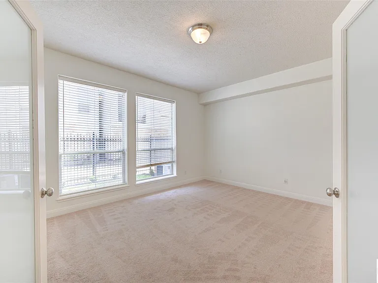 1322 Cohn St — Photo 5