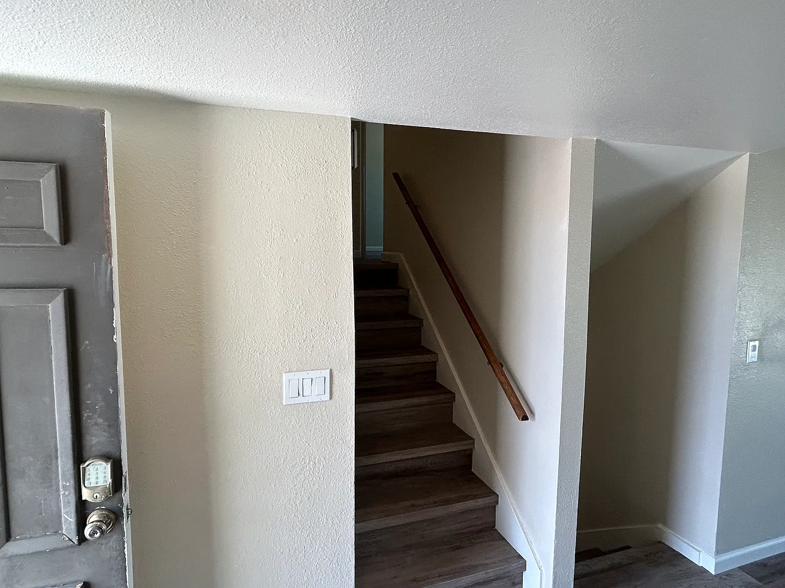 4 bed, 3.5 bath, 2312 sqft, $2,400 — Photo 2