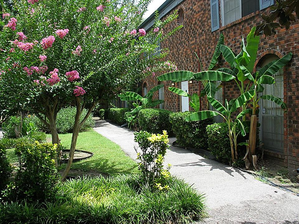 This lovely esplanade greets you as you walk to your condo.