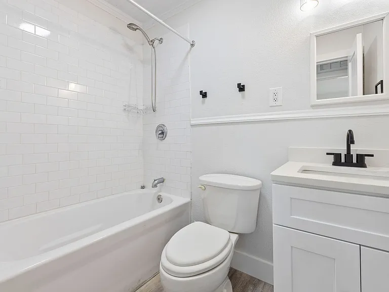 1561 Maravilla Ave — Photo 17