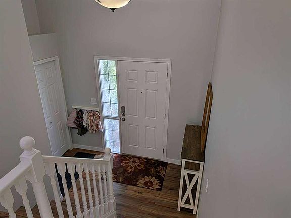 3rd image of 292 S Lancaster Dr