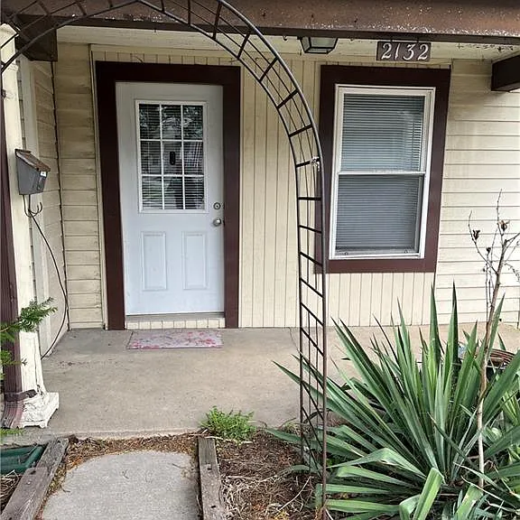 2132 Wayne Ave — Photo 2