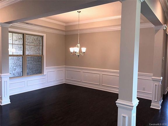 4th image of 1039 Wellington Ave #71