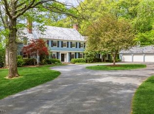 4 Green Hills Rd, Mendham, NJ 07945