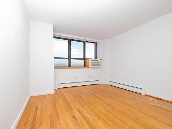 300 Cathedral Parkway image 17 of 18