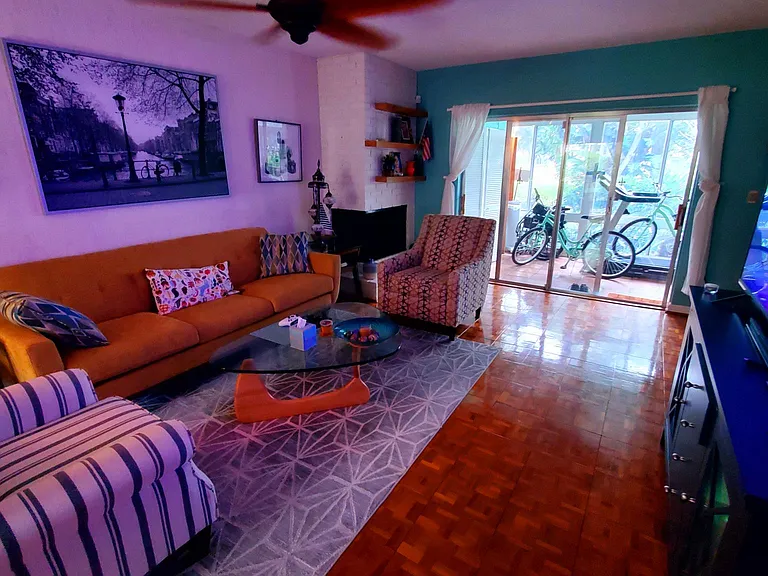 Huge Livingroom space with tall ceilings.