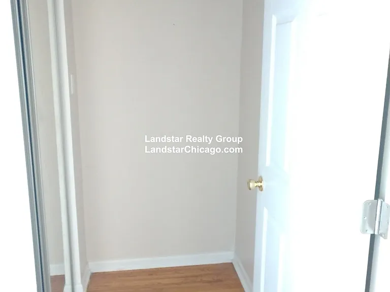 4045.5 N Mozart Ave #1E — Photo 12