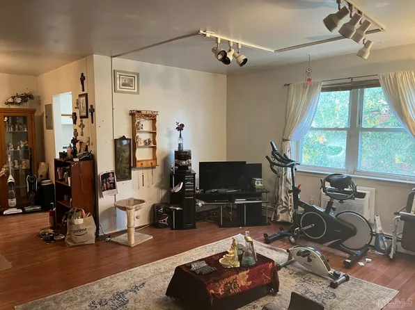 289 Main St APT 6H, Spotswood, NJ 08884