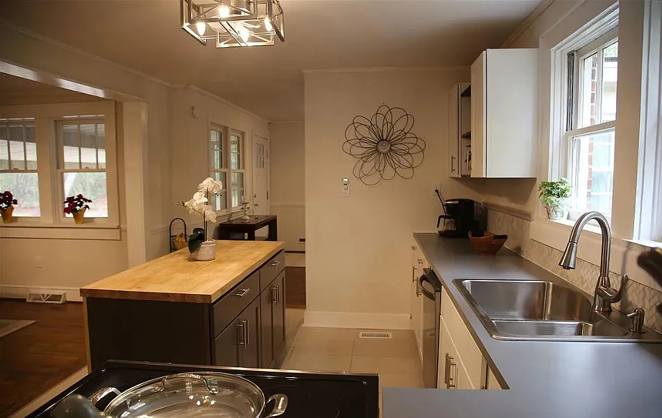 928 West Lydia Highway - 1 — Photo 3