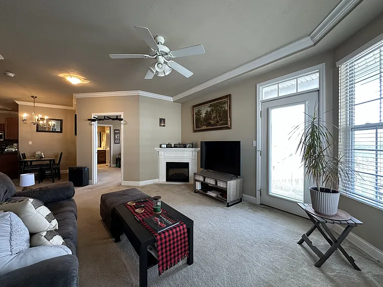 2537 Suncrest Vlg — Photo 5