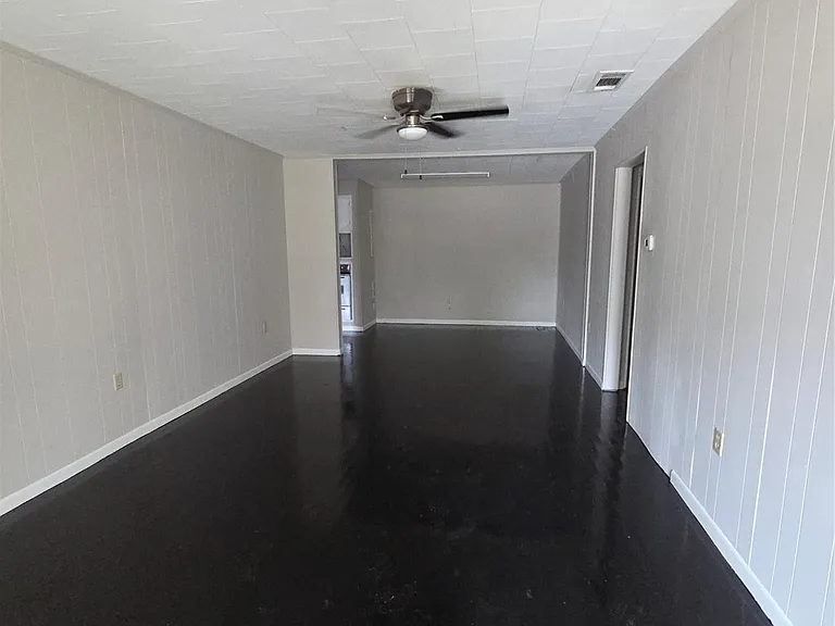 122 S Willow St — Photo 3