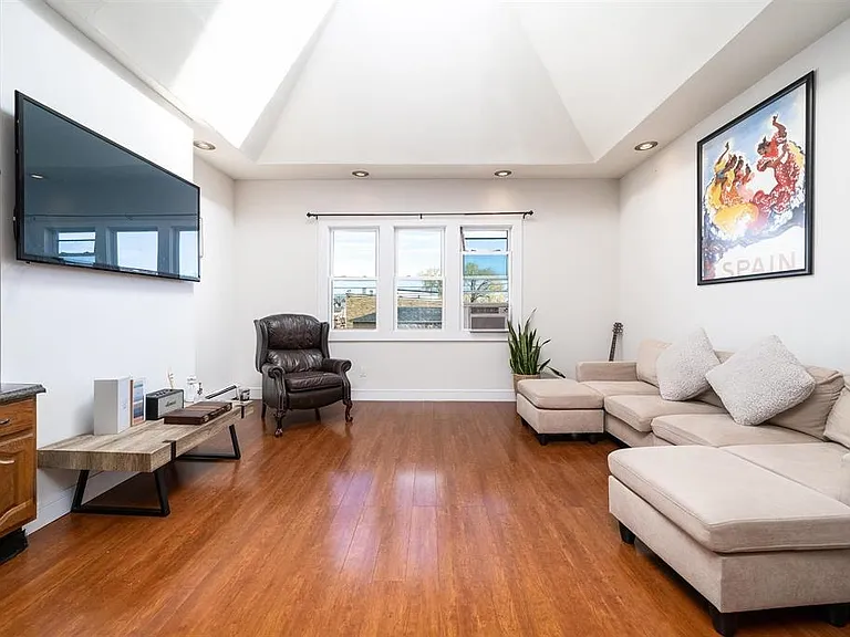 55 Bowers St #3 — Photo 1