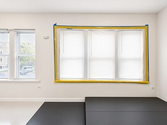 4th image of 3156 W Warren Blvd #206