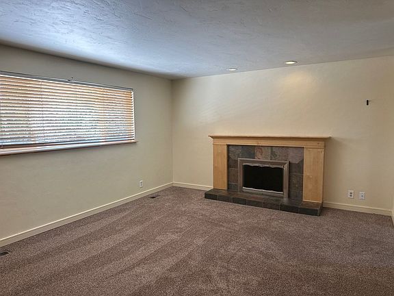 4th image of 9523 S Raintree Dr