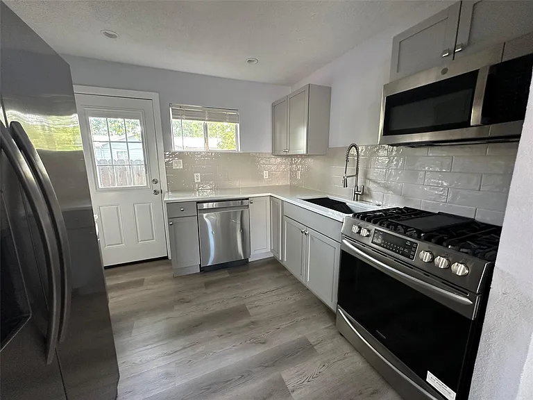 4412 Gillis St #A — Photo 11