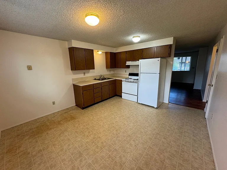 355 E 5th Ave — Photo 14