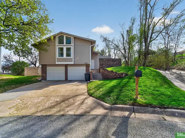 5940 S 137th Cir, Omaha, NE 68137