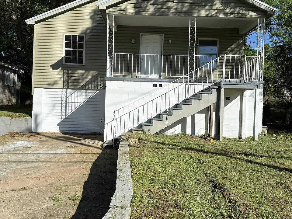 923 Woodward Rd