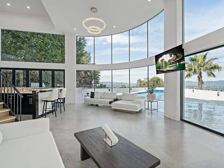15105 Mulholland Dr — Photo 25