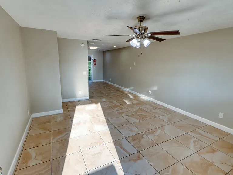 6813 N Marie Ave #B — Photo 7