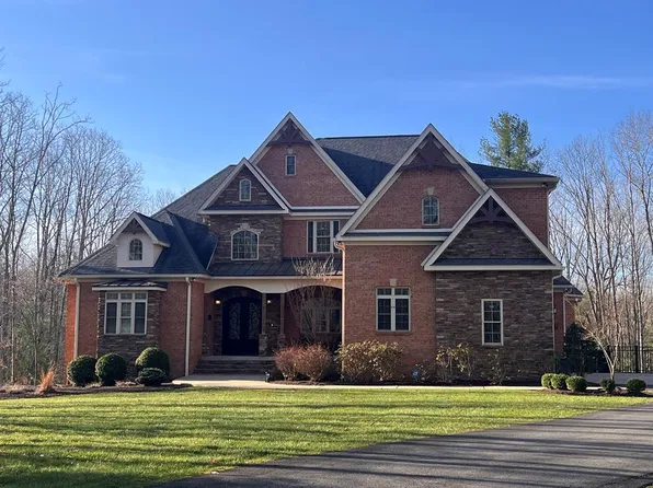 228 Mountain Laurel Rd, Daniels, WV 25832