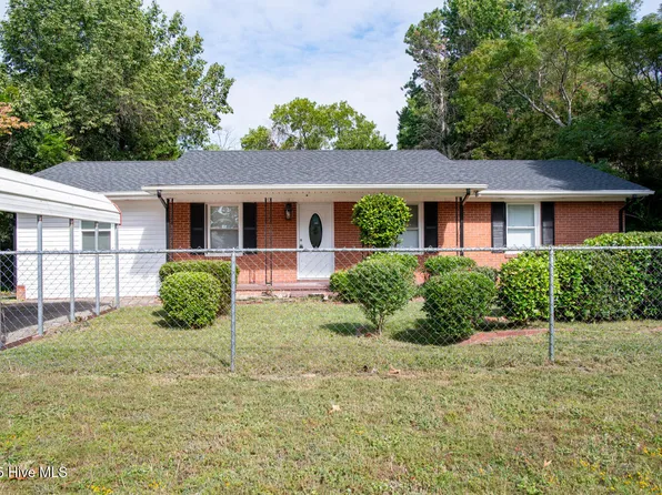 1335 Hibiscus Road, Fayetteville, NC 28311