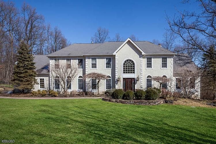 1st image of 5 Luce Dr
