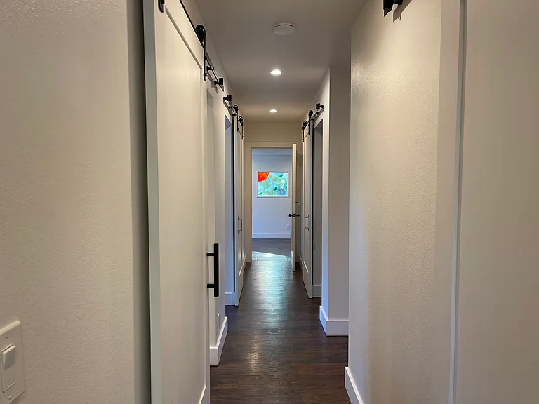 2334 Burnside Rd — Photo 37
